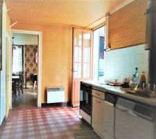 Cuisine en l'état au moment de la vente.