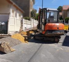 Creusement de la rue pour le raccordement à l?égout