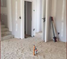 Etalage du sable avant chape