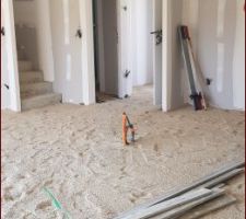 Etalage du sable avant chape