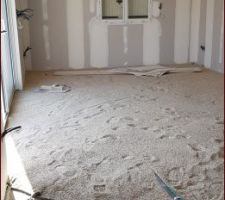 Etalage du sable avant chape