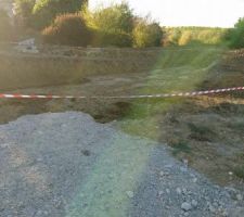 Début du chantier : les travaux de terrassement.....arrêt du chantier :'( le même jour. Mauvaise nouvelle...