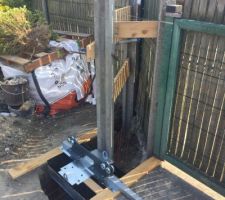 Pr&eacute;paration en vue de couler le b&eacute;ton j?en profite pour monter mes poteaux en b&eacute;ton