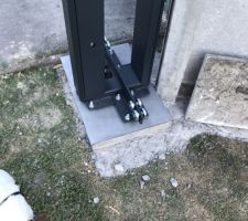 B&eacute;ton coul&eacute;
Mise en place des poteaux du portail