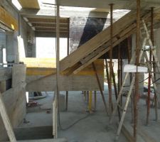 Début du coffrage de l'escalier