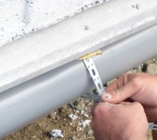 Fixation des evacuationss sur vide sanitaire