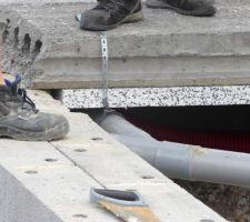 Fixation des evacuationss sur vide sanitaire