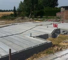 Pose du vide sanitaire terminee