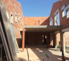 Vue de l'intérieur avec le plancher de l'étage partiel.