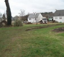 Chemin d'acc&egrave;s vu du fond du jardin
