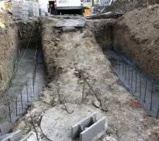 Fondation mur de soutènement 1 mettre de large et 50 cm d?épaisseur sur 8m et ferraillage