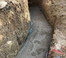 Fondation mur de soutènement 1 mettre de large et 50 cm d?épaisseur sur 8m