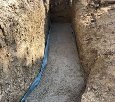 Fondation mur de soutènement 1 mettre de large et 50 cm d?épaisseur sur 8m