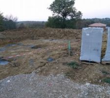 Terrassement - en cours. Préparation en attendant la livraison du matériel restant