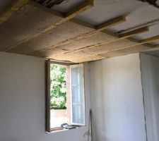Isolation plafond avec panneau de chanvre
