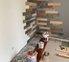 Pose d habillage planche de palette ainsi que les plinthe, pose carrelage coutour de la chambre et pose d un parquet merbau