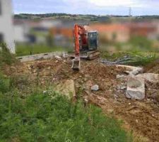 Destruction des anciennes fondations et du VS laissé par l'ancien constructeur