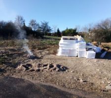 Reprise du chantier. Dalle pas encore coulée.