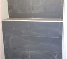 Salle d'eau du haut : fa&iuml;ences