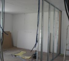 Cloison entre la grande chambre et le bureau