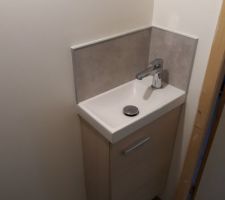 Le lave main des toilettes principales