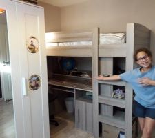 Chambre de Sarah refaite.  Ils ont 11 ans maintenant. De vrais chambres d'ados