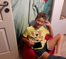 Les enfants heureux de leur chambre