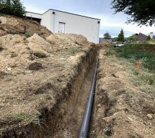 Installation des conduits d?eaux usées.