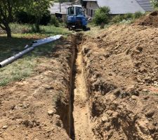 Installation des conduits d?eaux usées.