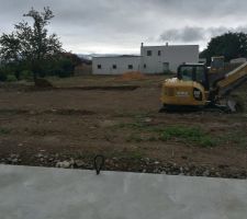 Les voisins commencent les travaux.
