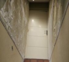 Pose du faux plafond avec passage électricité