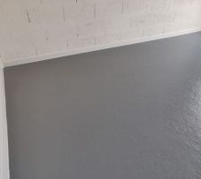 Peinture du sol du garage V33 Résist Extreme et pose de plinthes