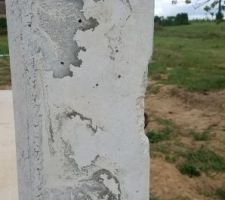 Angle du poteau de la terrasse cass&eacute;...