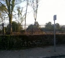 Pose des grilles en serrurerie coté nord-est