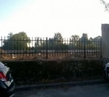 Pose des grilles en serrurerie coté nord-est