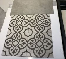 Choix carrelages gris b&eacute;ton pour toutes les pi&egrave;ces et carrelages et carreaux de ciment pour effet tapis dans la cuisine