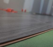 Pose de notre parquet gris ARTENS Cadiz acheté chez Leroy Merlin