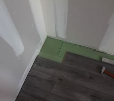 Pose de notre parquet gris ARTENS Cadiz acheté chez Leroy Merlin