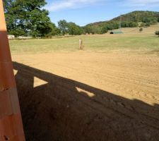 Aplanissement du terrain.