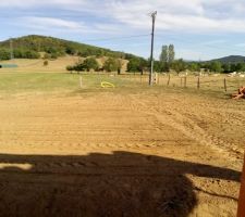 Aplanissement du terrain.