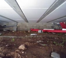 Mur de refend sans passage : résultat seul 1/3 du vide sanitaire est visitable (et encore seulement 50 cm de haut)