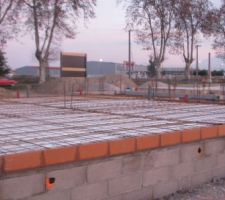 Les briquettes ont ete mise tout autour du vide