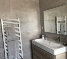 Toute la salle de bain a été réagencée.