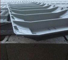 Le premier point de vue g&eacute;n&eacute;ral du chantier commence &agrave; &ecirc;tre obsol&egrave;te... Plus que la dalle et une rang&eacute;e de parpaings, et on ne verra plus rien.