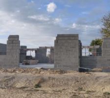 Arri&egrave;re de la maison, bien a&eacute;r&eacute; actuellement.