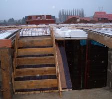 Ferraillage et préparation au coulage de la dalle.