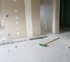 Salle de jeux donnant acc&egrave;s aux 3 chambre &agrave; l'&eacute;tage
