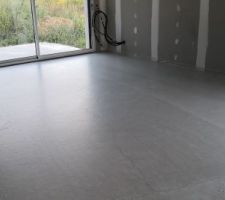 Chape de béton côté salon