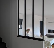 Verri&egrave;re s&eacute;parant l'entr&eacute;e du salon