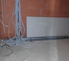 Photo garage et arriv&eacute;es telecom et &eacute;lectrique